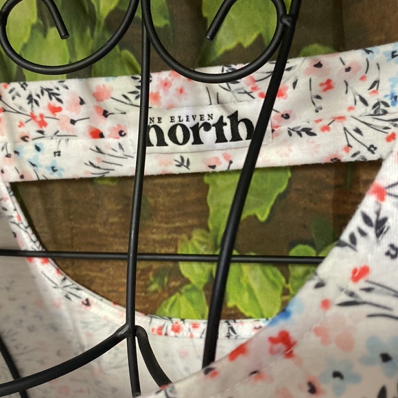 NWOT Boutique Tank - Picture 4 of 4